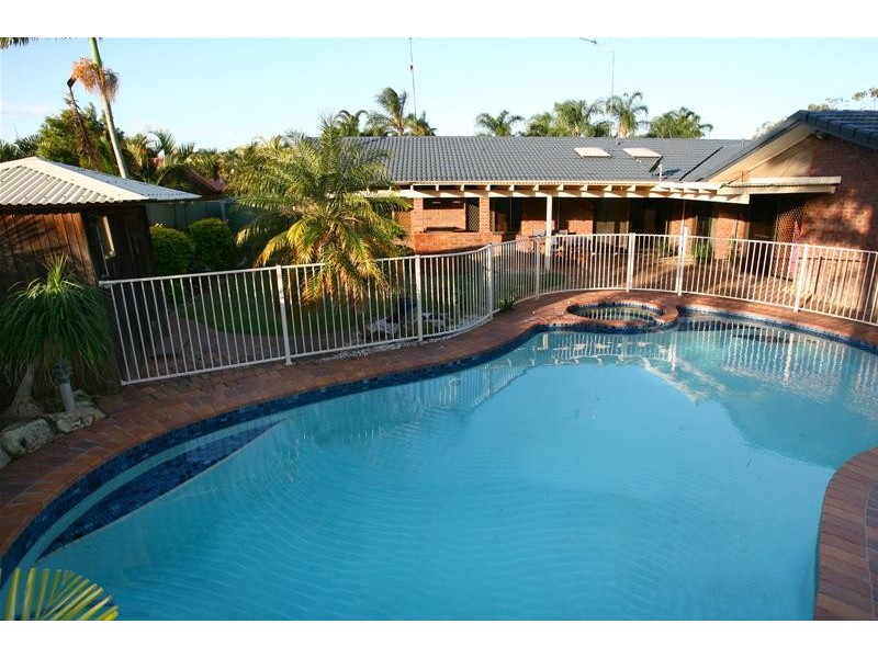 10 Long Island Court, Mermaid Waters QLD 4218