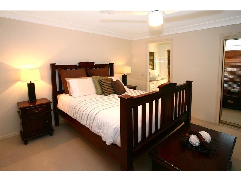 10 Long Island Court, Mermaid Waters QLD 4218