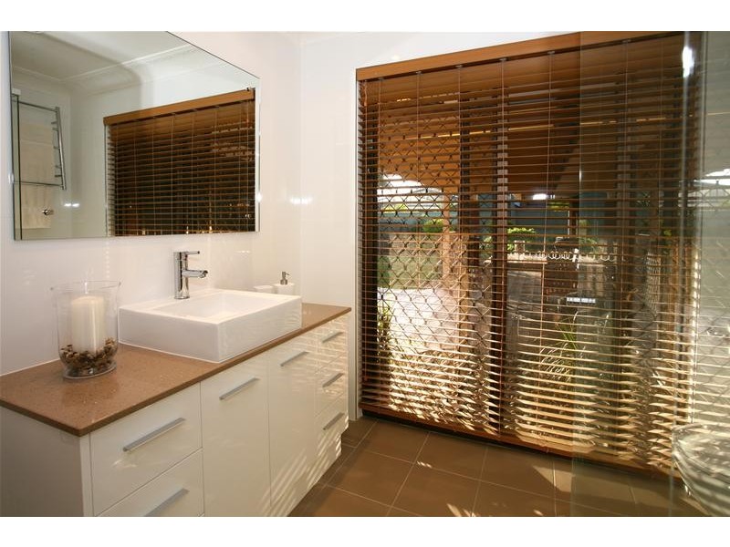 10 Long Island Court, Mermaid Waters QLD 4218