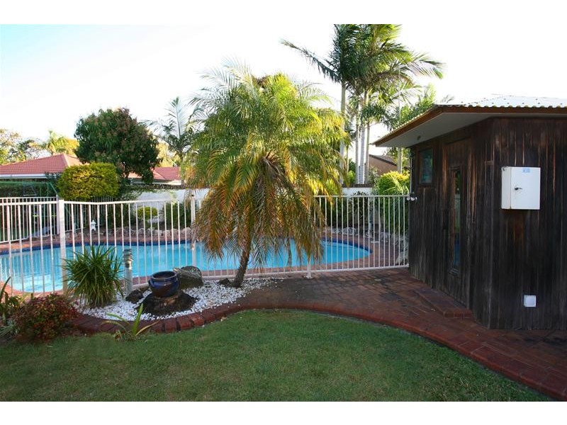 10 Long Island Court, Mermaid Waters QLD 4218