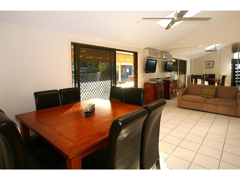 10 Long Island Court, Mermaid Waters QLD 4218