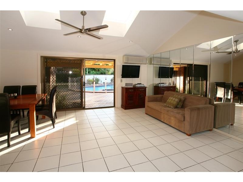 10 Long Island Court, Mermaid Waters QLD 4218