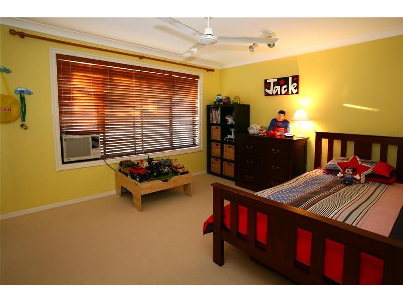 10 Long Island Court, Mermaid Waters QLD 4218