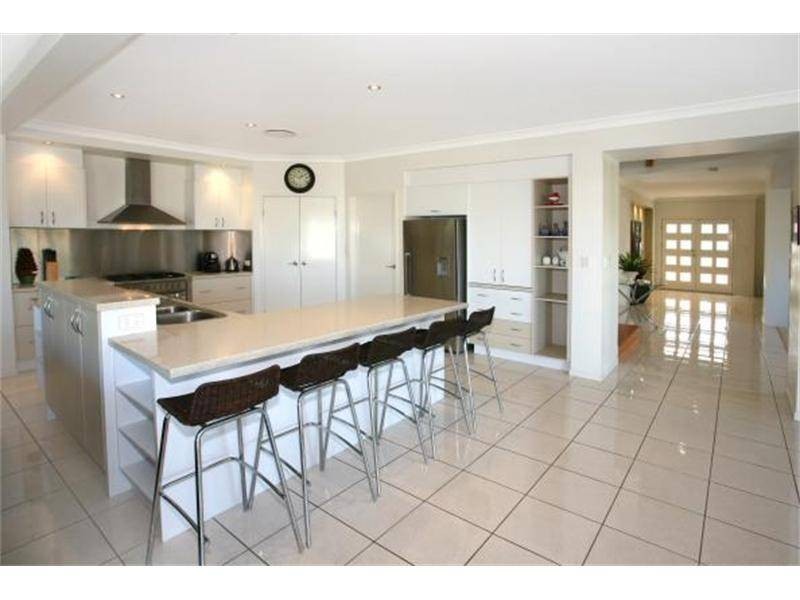 19 Heights Drive, Robina QLD 4226