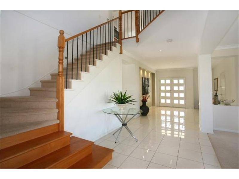 19 Heights Drive, Robina QLD 4226