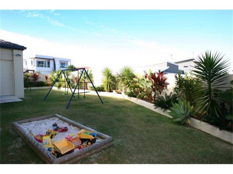 19 Heights Drive, Robina QLD 4226