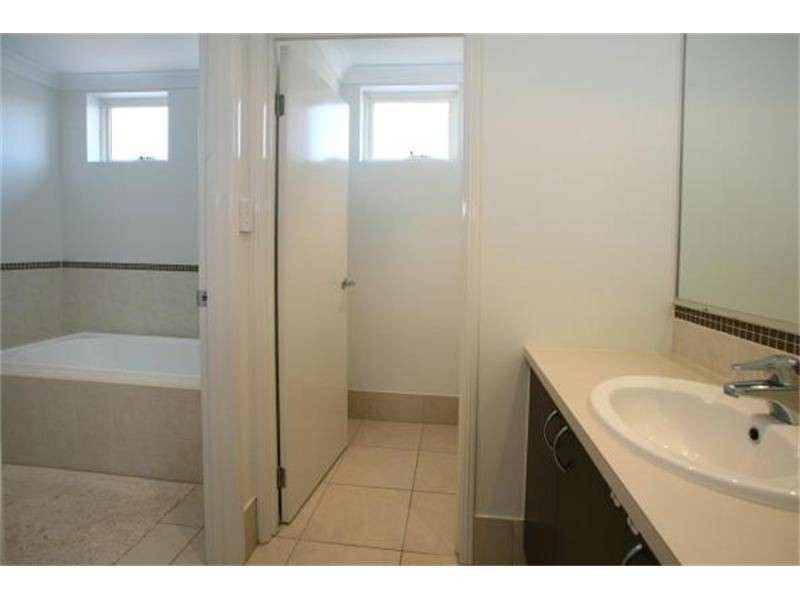 19 Heights Drive, Robina QLD 4226