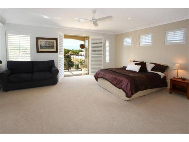 19 Heights Drive, Robina QLD 4226