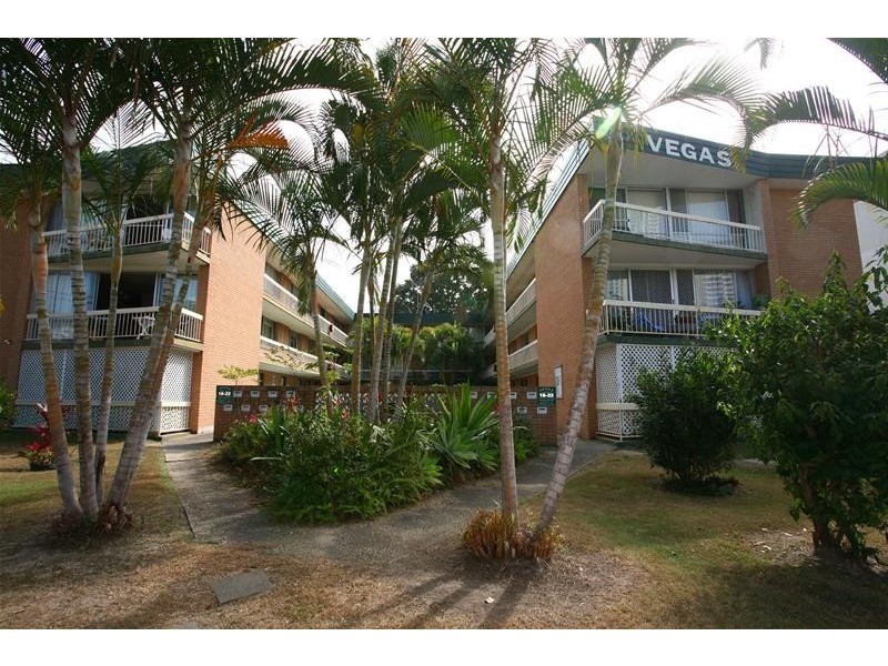 8/18 Tarcoola Crescent, Chevron Island QLD 4217