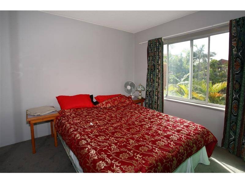 8/18 Tarcoola Crescent, Chevron Island QLD 4217