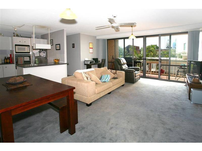 8/18 Tarcoola Crescent, Chevron Island QLD 4217