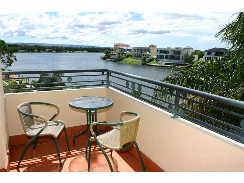 11 Staysail Crescent, Clear Island Waters QLD 4226