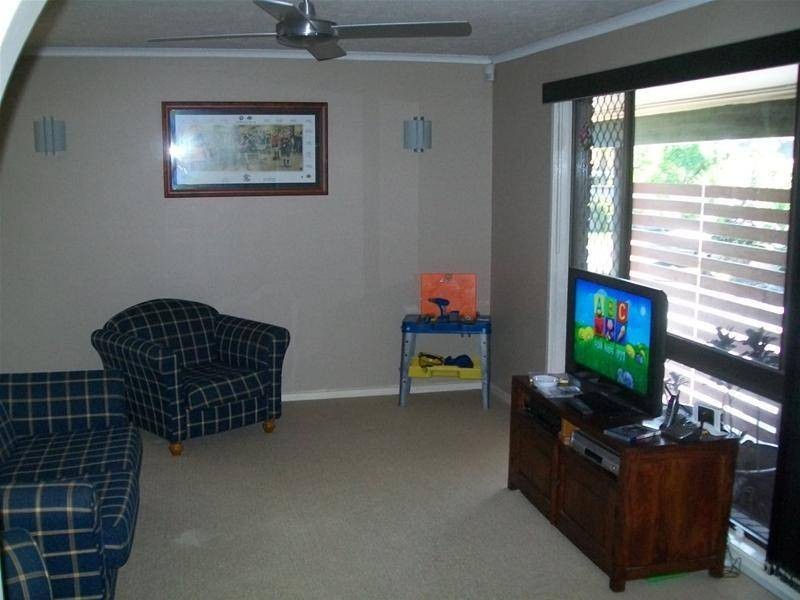 8 Bribie Court, Mermaid Waters QLD 4218