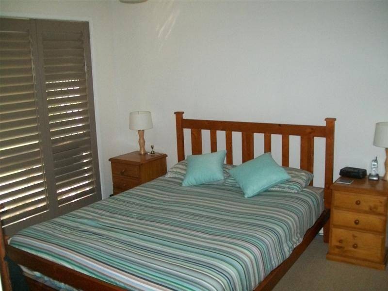 8 Bribie Court, Mermaid Waters QLD 4218