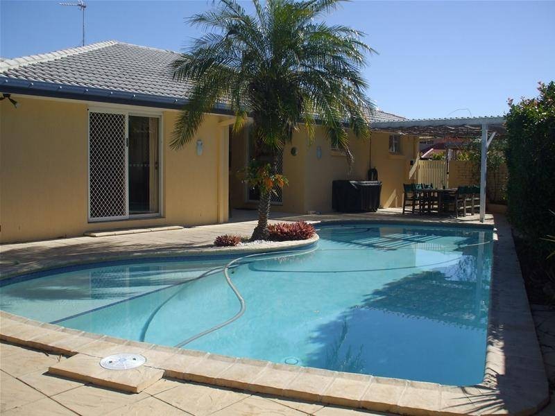 Clear Island Waters QLD 4226