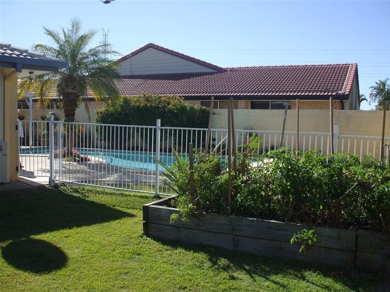 Clear Island Waters QLD 4226