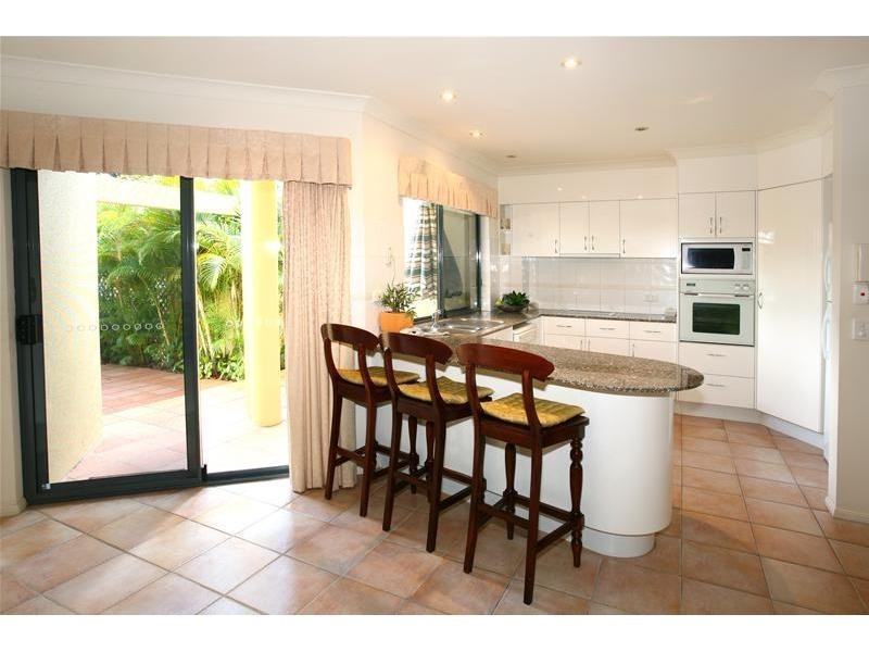 3/125 Santa Cruz Boulevard, Clear Island Waters QLD 4226