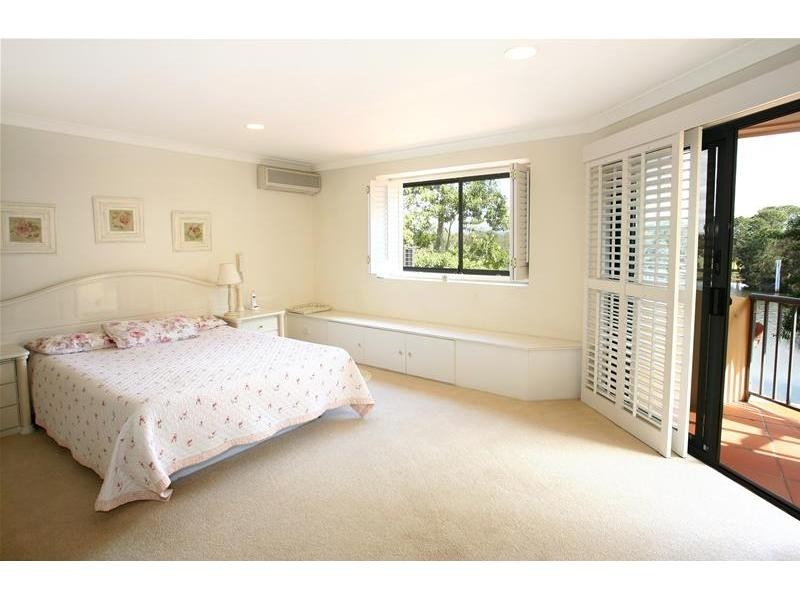 3/125 Santa Cruz Boulevard, Clear Island Waters QLD 4226