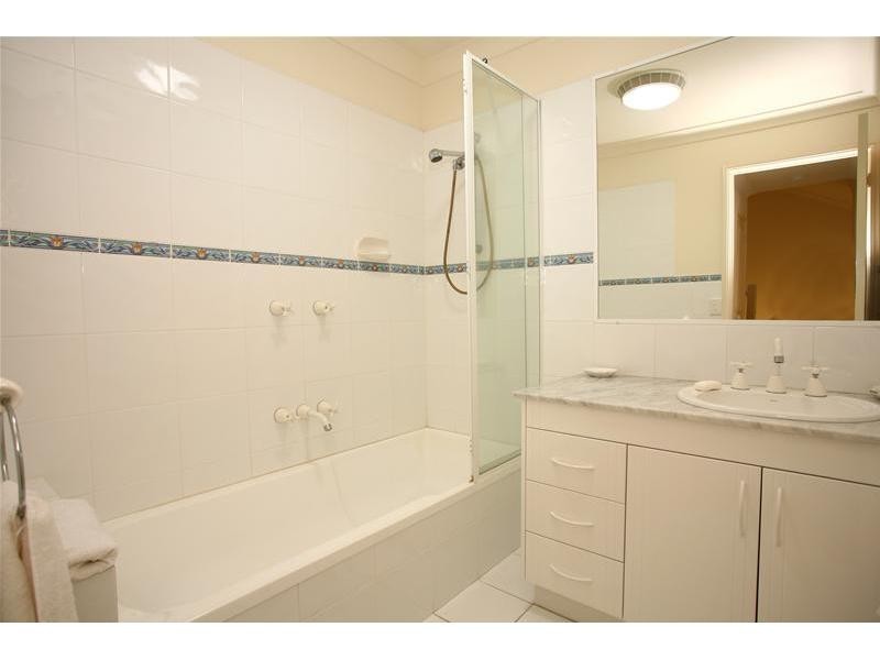 3/125 Santa Cruz Boulevard, Clear Island Waters QLD 4226