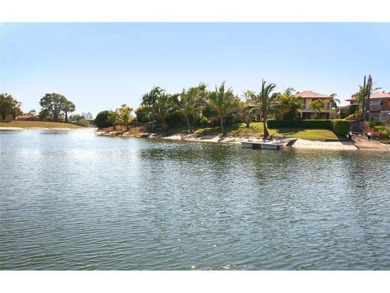 14 Cocos Crescent, Broadbeach Waters QLD 4218