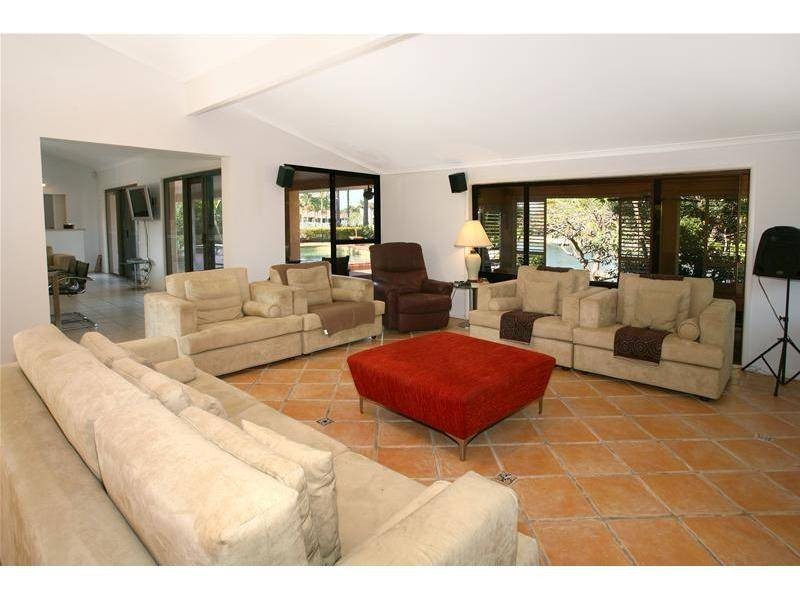 14 Cocos Crescent, Broadbeach Waters QLD 4218