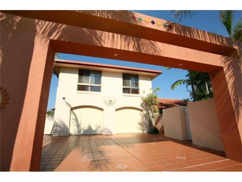 14 Cocos Crescent, Broadbeach Waters QLD 4218