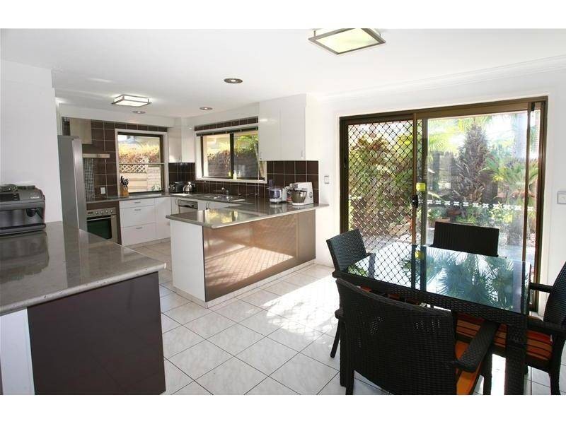 14 Cocos Crescent, Broadbeach Waters QLD 4218