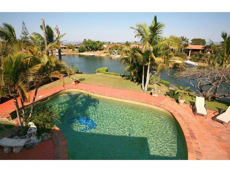 14 Cocos Crescent, Broadbeach Waters QLD 4218