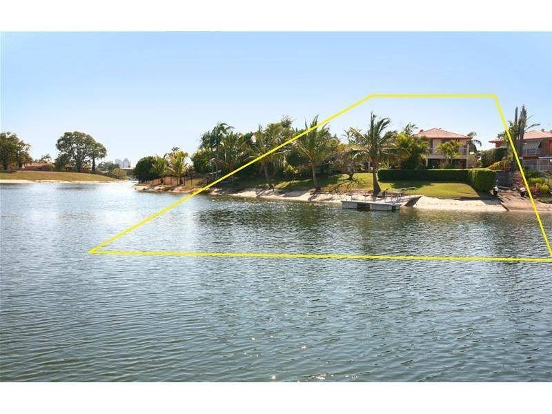 14 Cocos Crescent, Broadbeach Waters QLD 4218