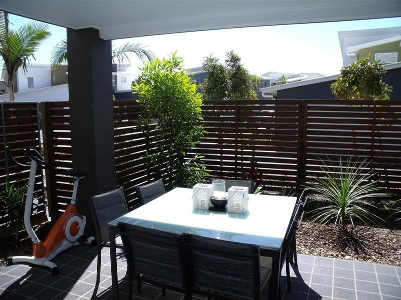 24 Lillie Street (Lille) Street, Burleigh Waters QLD 4220