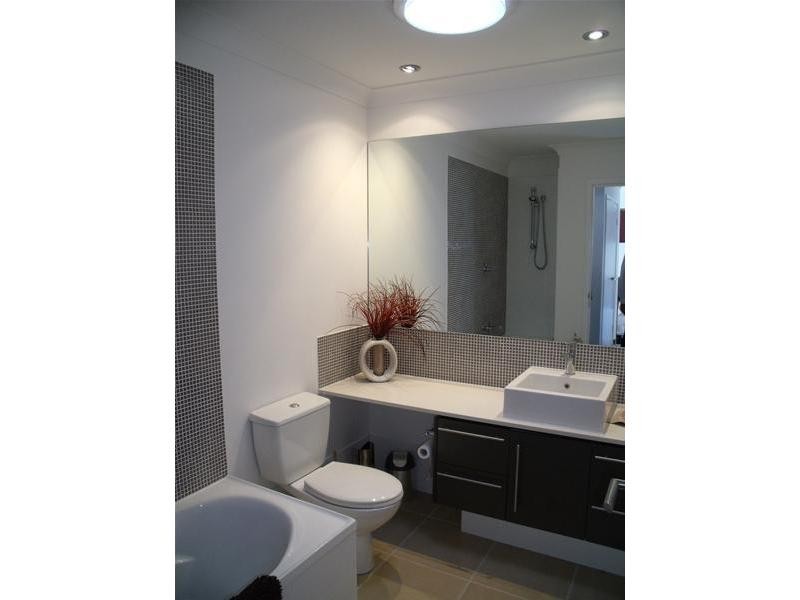 24 Lillie Street (Lille) Street, Burleigh Waters QLD 4220