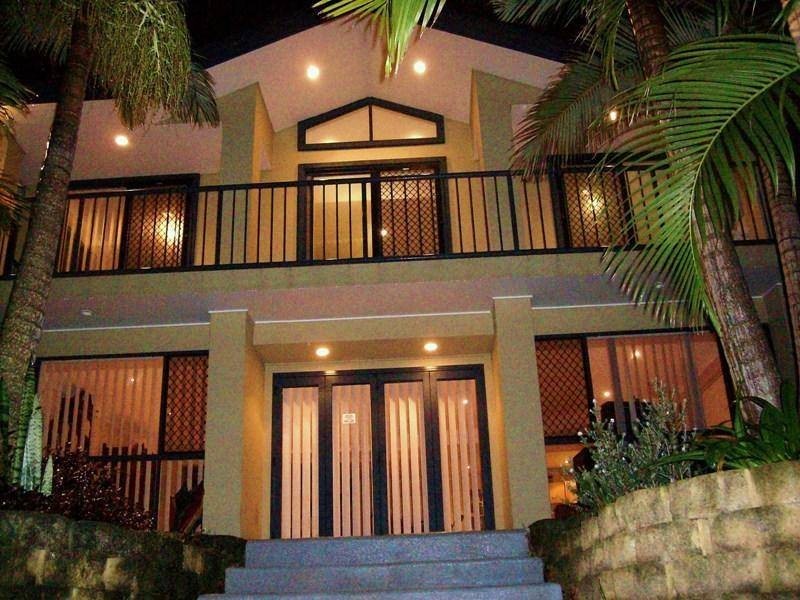 36 T E Peters Drive, Broadbeach Waters QLD 4218