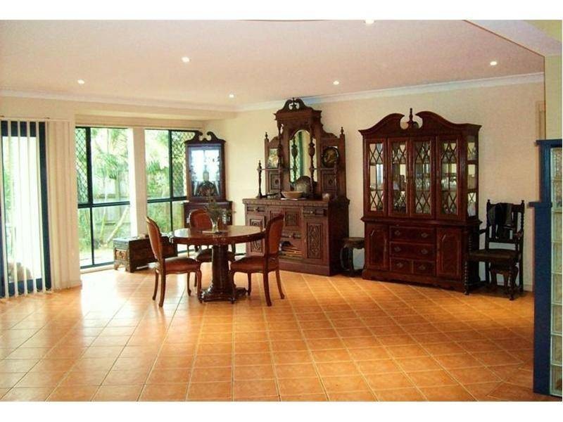 36 T E Peters Drive, Broadbeach Waters QLD 4218