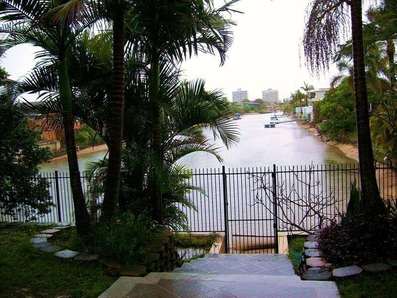 36 T E Peters Drive, Broadbeach Waters QLD 4218
