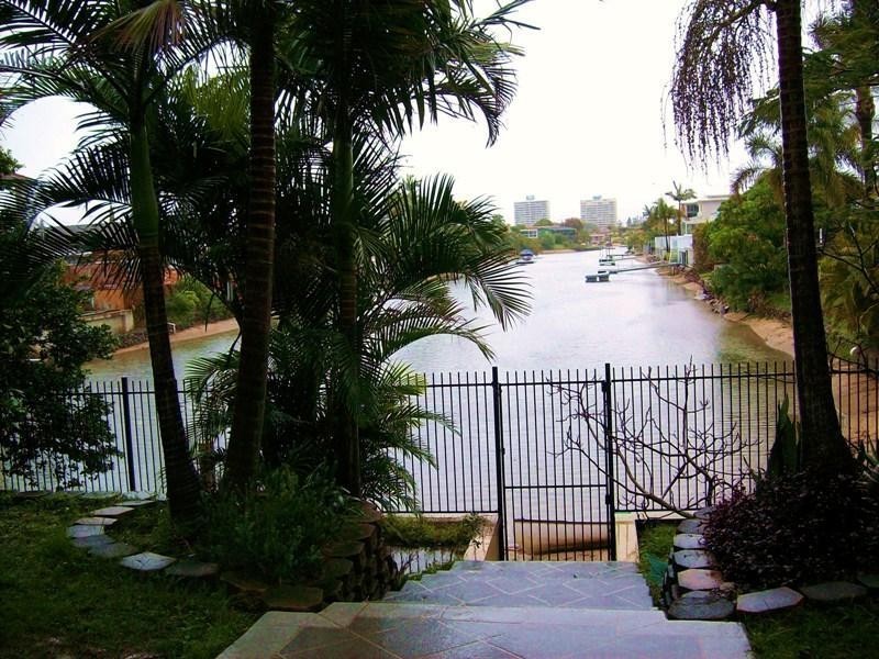 36 T E Peters Drive, Broadbeach Waters QLD 4218