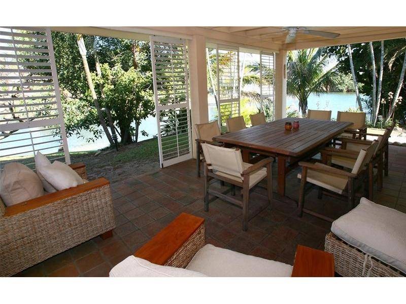 14 Cocos Crescent, Broadbeach Waters QLD 4218