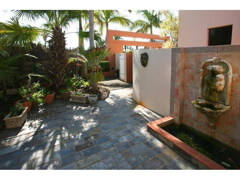 14 Cocos Crescent, Broadbeach Waters QLD 4218