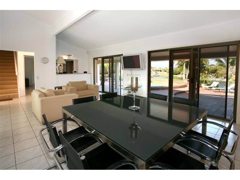 14 Cocos Crescent, Broadbeach Waters QLD 4218