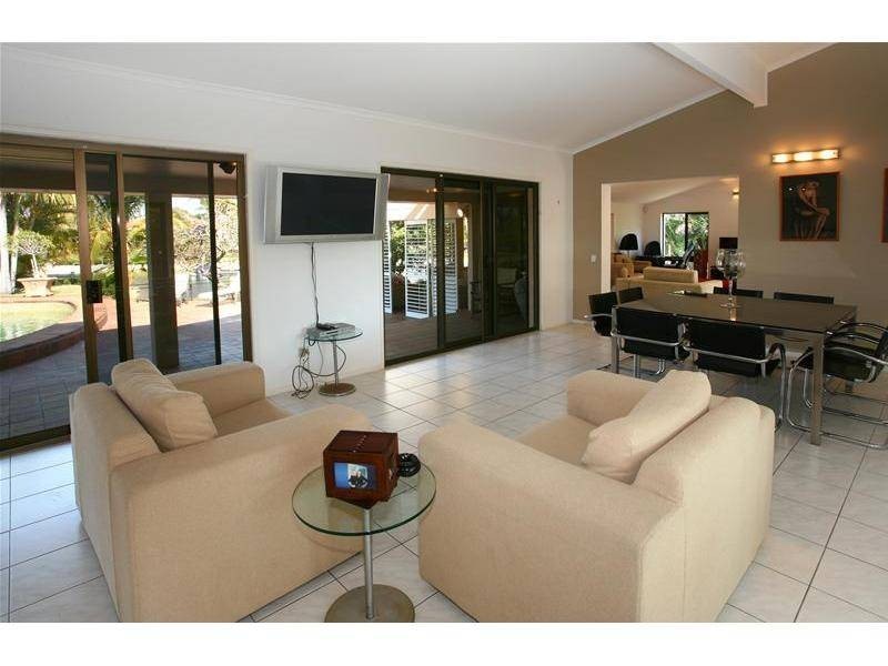 14 Cocos Crescent, Broadbeach Waters QLD 4218