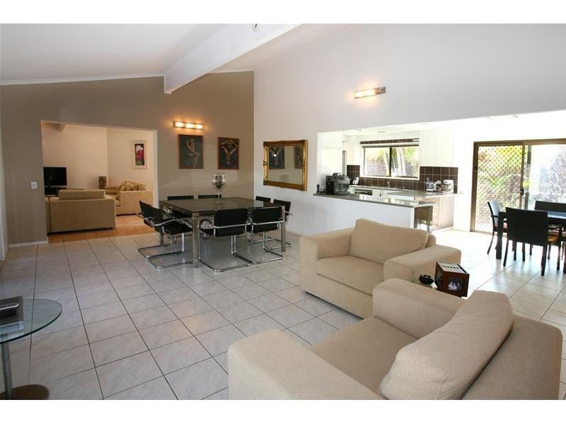 14 Cocos Crescent, Broadbeach Waters QLD 4218