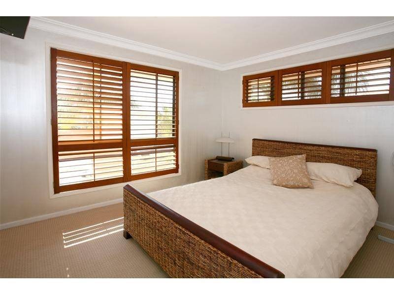 14 Cocos Crescent, Broadbeach Waters QLD 4218