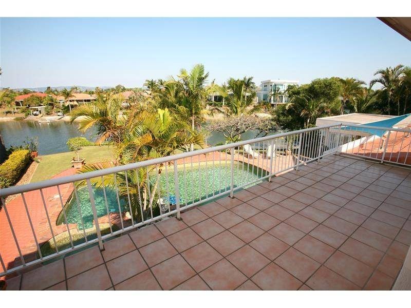 14 Cocos Crescent, Broadbeach Waters QLD 4218