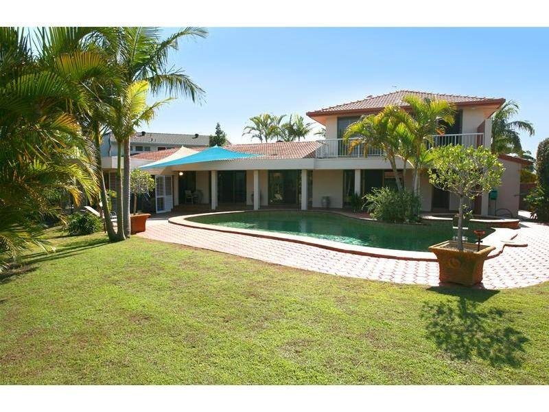 14 Cocos Crescent, Broadbeach Waters QLD 4218