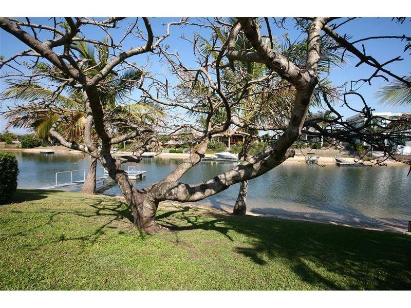 14 Cocos Crescent, Broadbeach Waters QLD 4218