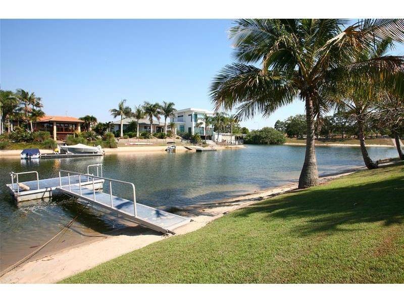 14 Cocos Crescent, Broadbeach Waters QLD 4218