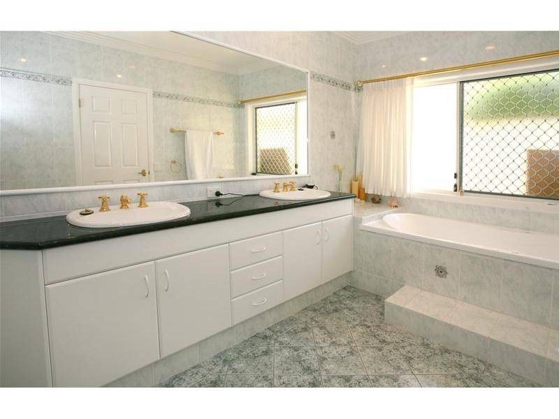 49 Bollard Circuit, Clear Island Waters QLD 4226