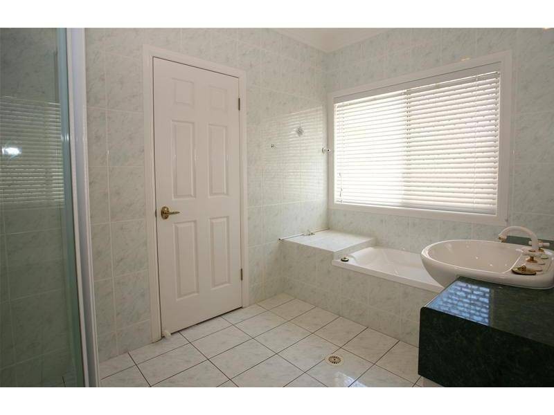 49 Bollard Circuit, Clear Island Waters QLD 4226