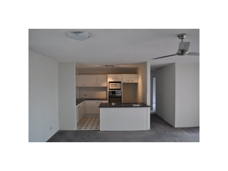 8/18 Tarcoola Crescent, Chevron Island QLD 4217