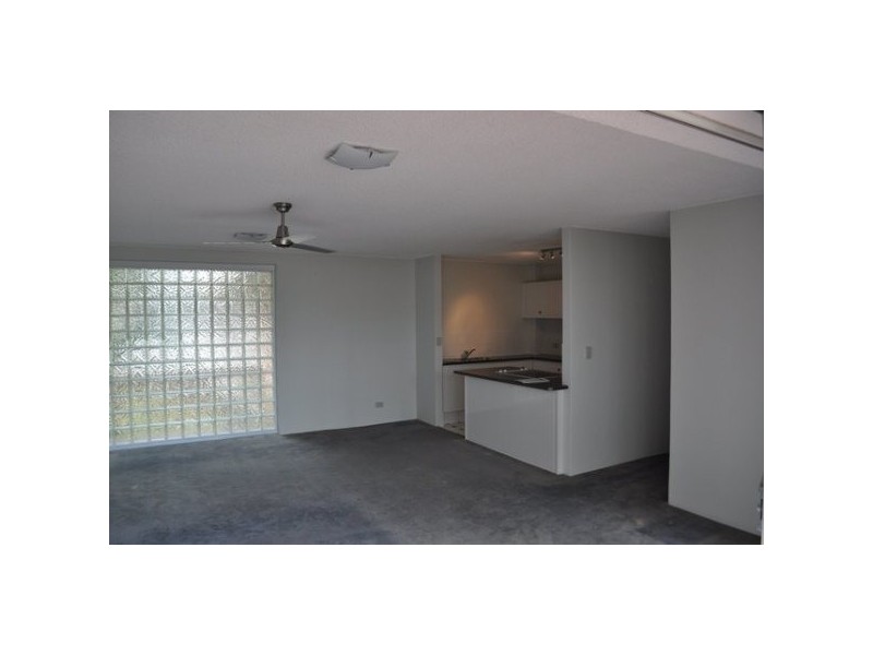 8/18 Tarcoola Crescent, Chevron Island QLD 4217