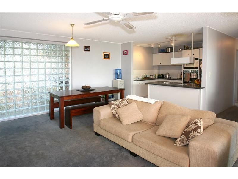 8/18 Tarcoola Crescent, Chevron Island QLD 4217